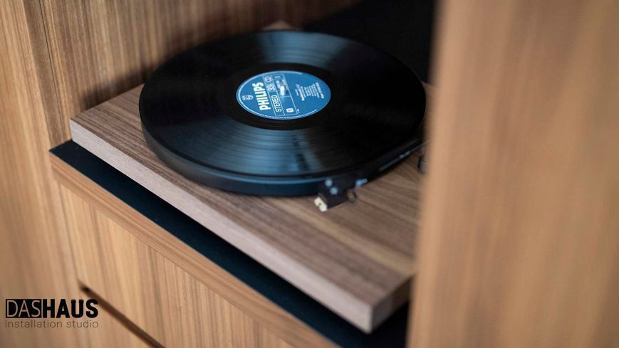 Pro-Ject Debut Carbon EVO 2M-Red Satin Walnut 9120097825964 фото