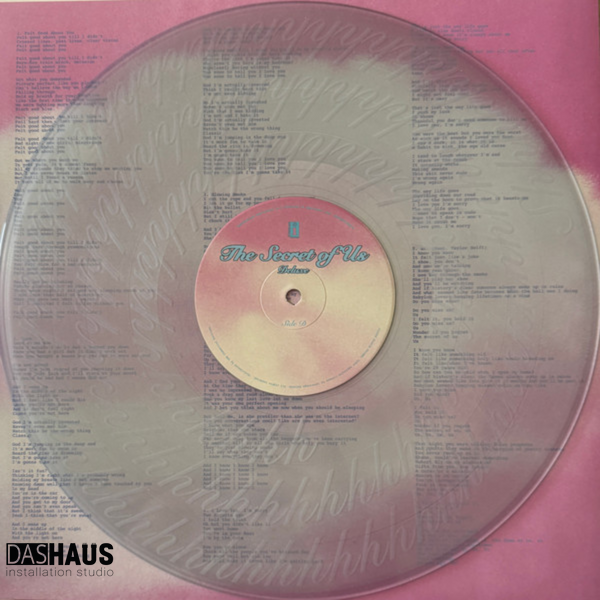 Вінілова платівка Gracie Abrams &ndash; The Secret Of Us (Deluxe) (2LP, 2024/2025, Germany, Moonlight Transparent Clear, 00602465931266) 00602465931266 фото